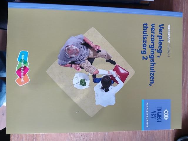 9789006910421-Verpleeg-Verzorgingshuizen-Thuiszorg-2--niveau-4-Theorieboek