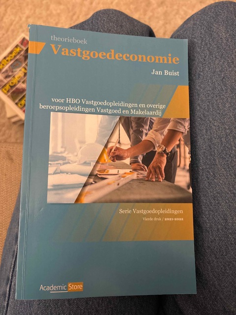 9789083067490-Vastgoedeconomie-Theorieboek-
