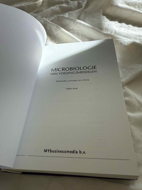 9789085720560-Microbiologie-van-de-voedingsmiddelen
