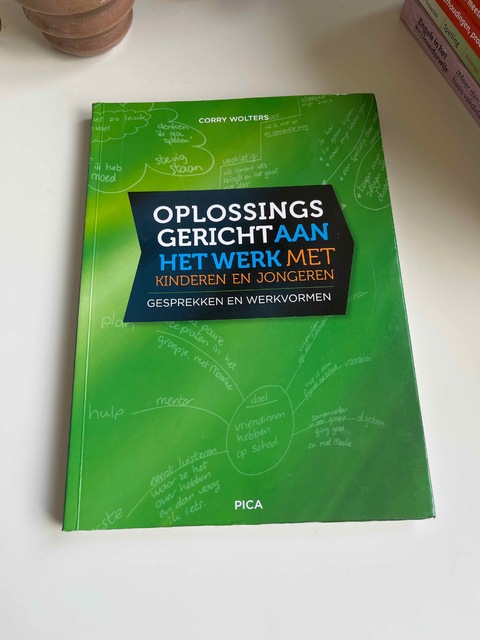 9789077671627-Oplossingsgericht-aan-het-werk-met-kinderen-en-jongeren