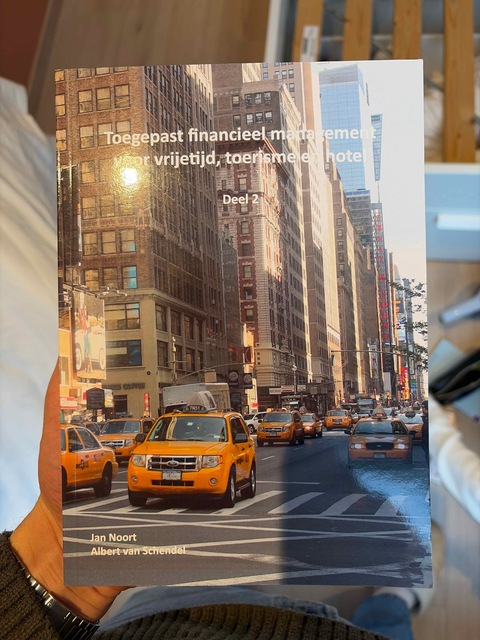 9789083065212-Toegepast-financieel-management-voor-vrijetijd-toerisme-en-hote