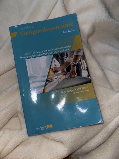 9789083241647-Vastgoedeconomie