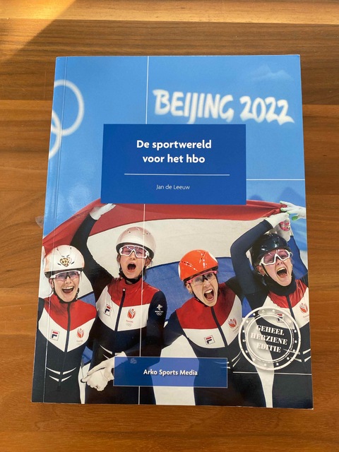 9789054724711-De-sportwereld-voor-het-hbo