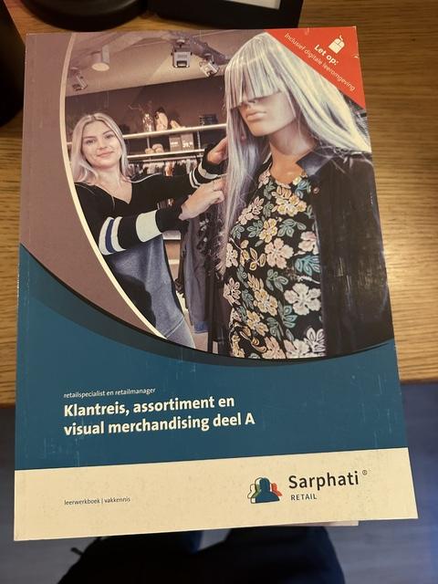 9789463971614-Klantreis-assortiment-en-visual-merchandising-folio