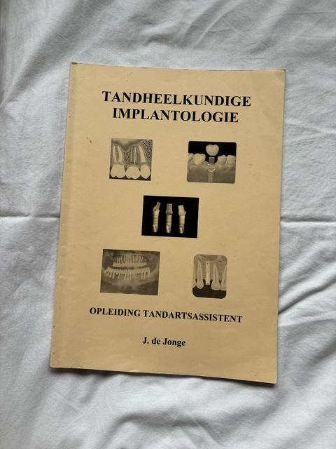 9789081698337-Tandheelkundige-Implantologie