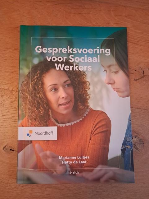 9789001299903-Gespreksvoering-voor-Sociaal-Werkers