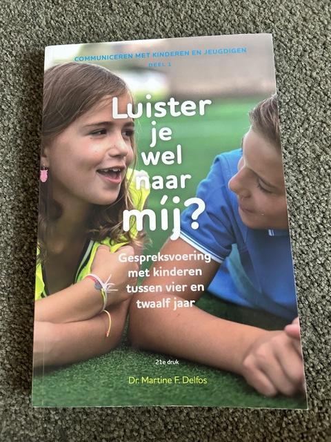 9789085600992-Luister-je-wel-naar-mij