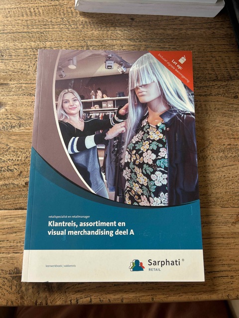 9789463971614-Klantreis-assortiment-en-visual-merchandising-folio