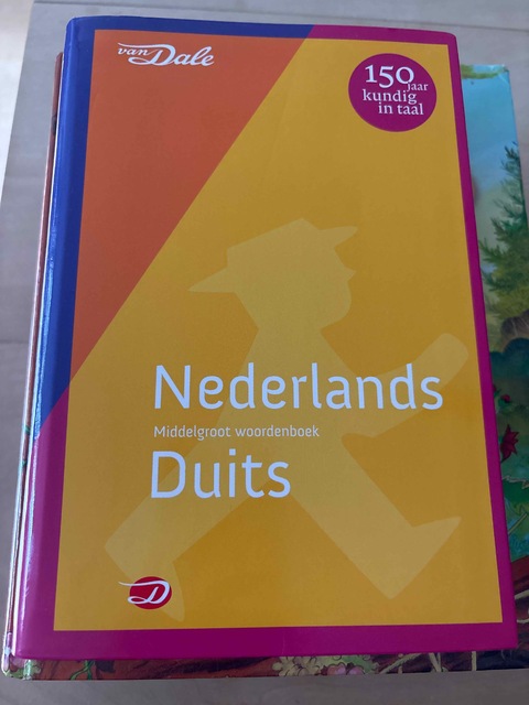 9789460772139-Van-Dale-middelgroot-woordenboek-Nederlands-Duits