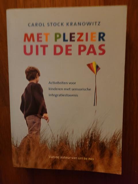 9789057122460-Met-plezier-uit-de-pas