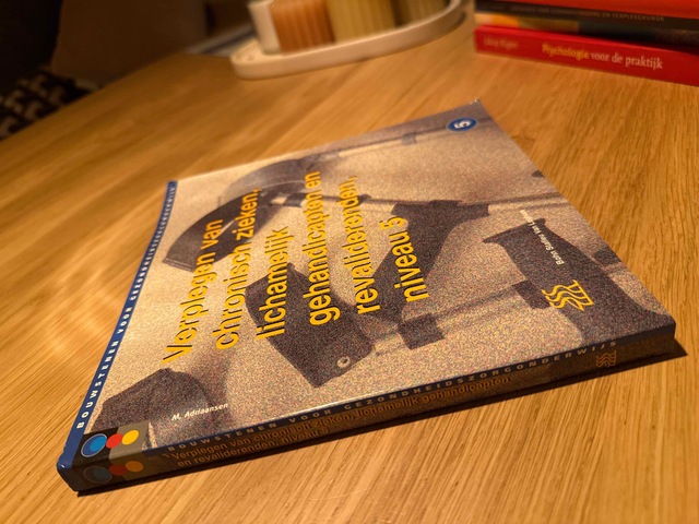 9789031325719-Verplegen-van-chronisch-zieken-lichamelijk-gehandicapten-en-revaliderenden