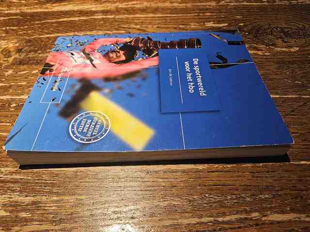 9789054724117-De-sportwereld-voor-het-hbo