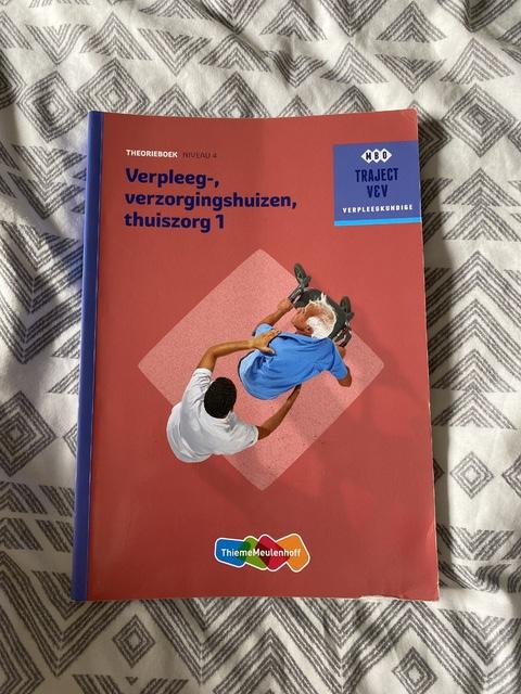 9789006910414-Verpleeg-verzorgingshuizen-thuiszorg-1-niveau-4