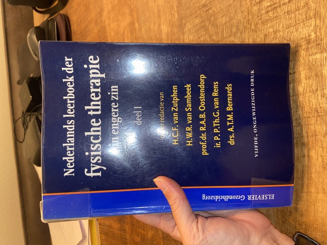 9789035224384-Nederlands-leerboek-der-fysische-therapie-in-engere-zin-1