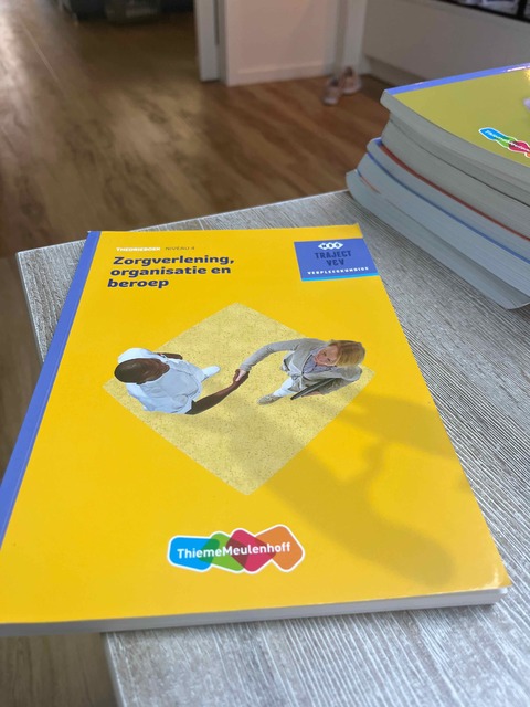 9789006910360-Zorgverlening-organisatie-en-beroep-niveau-4