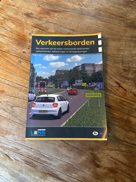 9789490797614-Verkeersborden