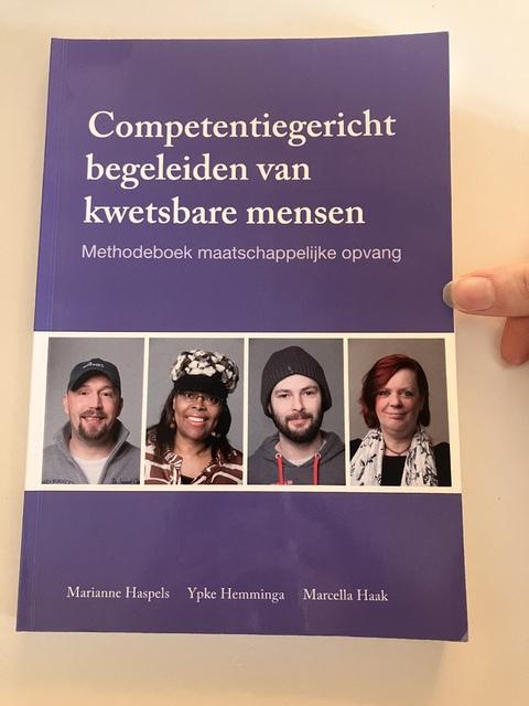 9789088505850-Competentiegericht-begeleiden-van-kwetsbare-mensen