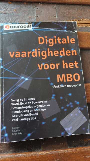 9789492442208-Digitale-vaardigheden-voor-het-MBO