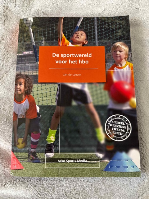 9789054722816-De-sportwereld-voor-het-hbo