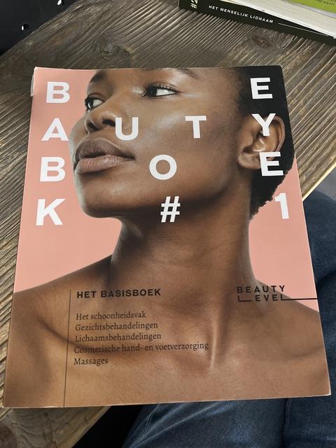 9789492548375-Beauty-Level-Beautyboek-%231