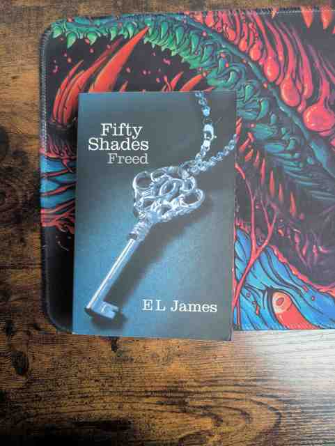 9780099579946-Fifty-Shades-Freed