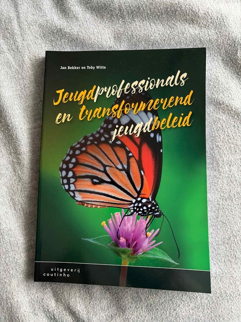 9789046905708-Jeugdprofessionals-en-transformerend-jeugdbeleid