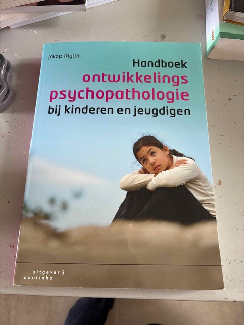 9789046903117-Handboek-ontwikkelingspsychopathologie-bij-kinderen-en-jeugdigen