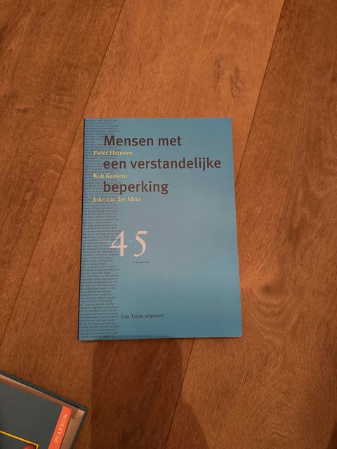 9789073460782-Mensen-met-een-verstandelijke-beperking-niveau-4-en-5-Praktijkleerboek