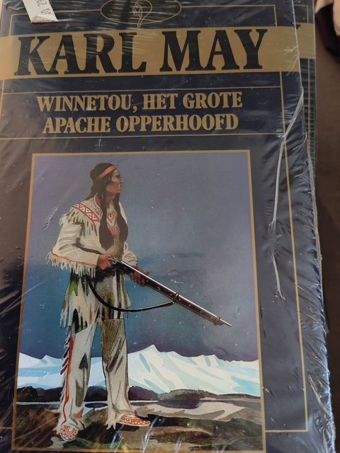 9789067901369-WINNETOU-GROTE-APACHE-OPPERHOOFD